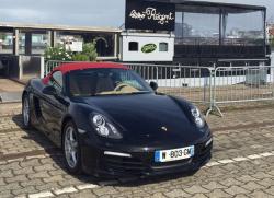 L’heureux gagnant du concours Bistrot Regent gagne une Porsche